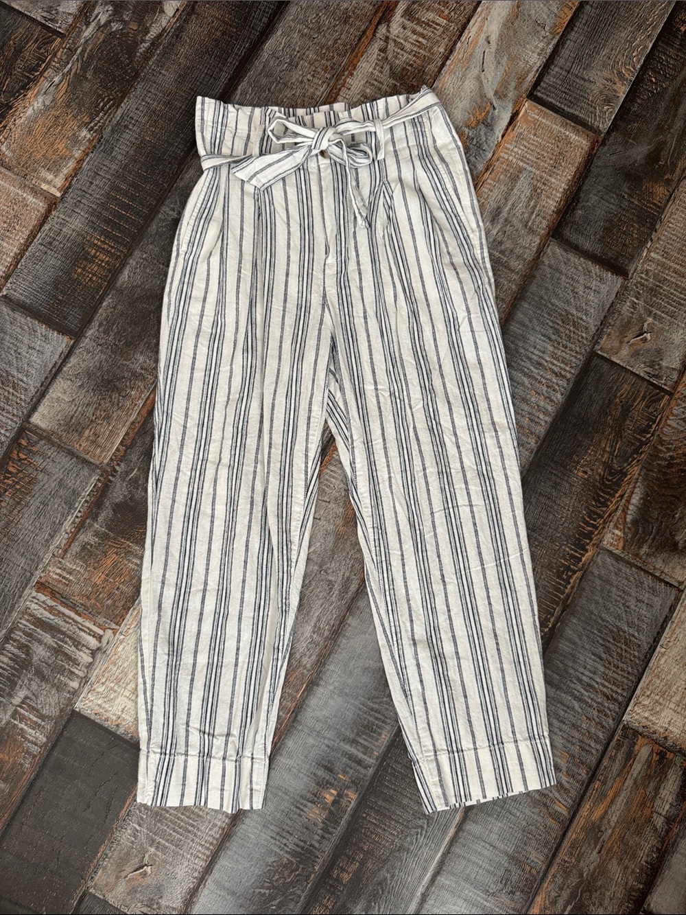 Madewell size 2, navy blue and white pants
